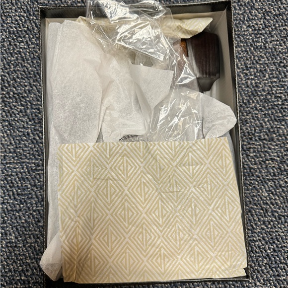 Shoes - Picture 5 of 8